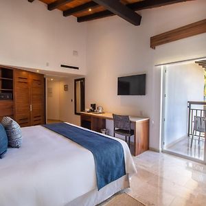 Deluxe King Room Ocean View